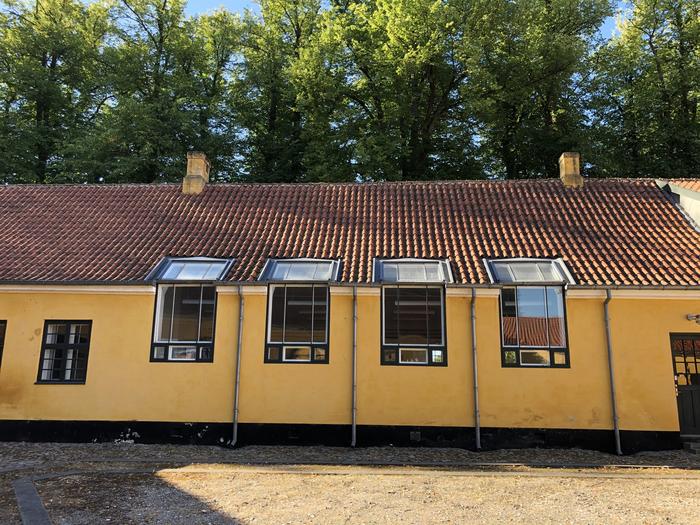 De nordvendte ateliervinduer Avlsgården