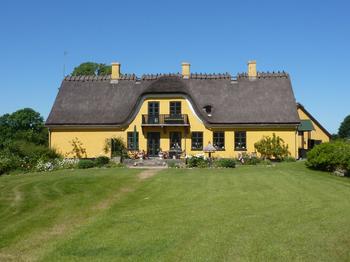 Fredskovsminde - unik landejendom i naturskønne omgivelser direkte ved St. Bøgeskov - udlejes