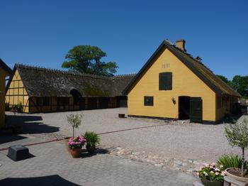Fredskovsminde - unik landejendom i naturskønne omgivelser direkte ved St. Bøgeskov - udlejes