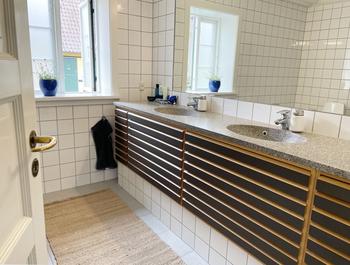 Stiftelsen Sorø Akademi har et smukt hus ved Akademihaven til leje pr. 1. august/1. september.